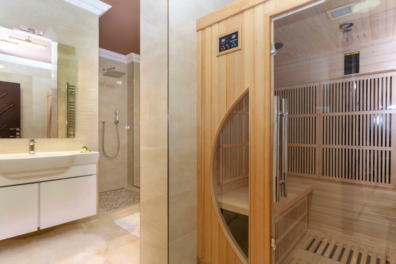 The Golden Eagle Apartment *